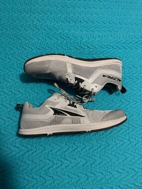 Altra Running Shoes Mens 12 Gray Solstice XT 3 Cross Training Athletic Sneakers